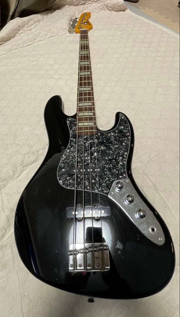 フェルナンデス　ブラックジャズベース(ノーマルピックガード付き)