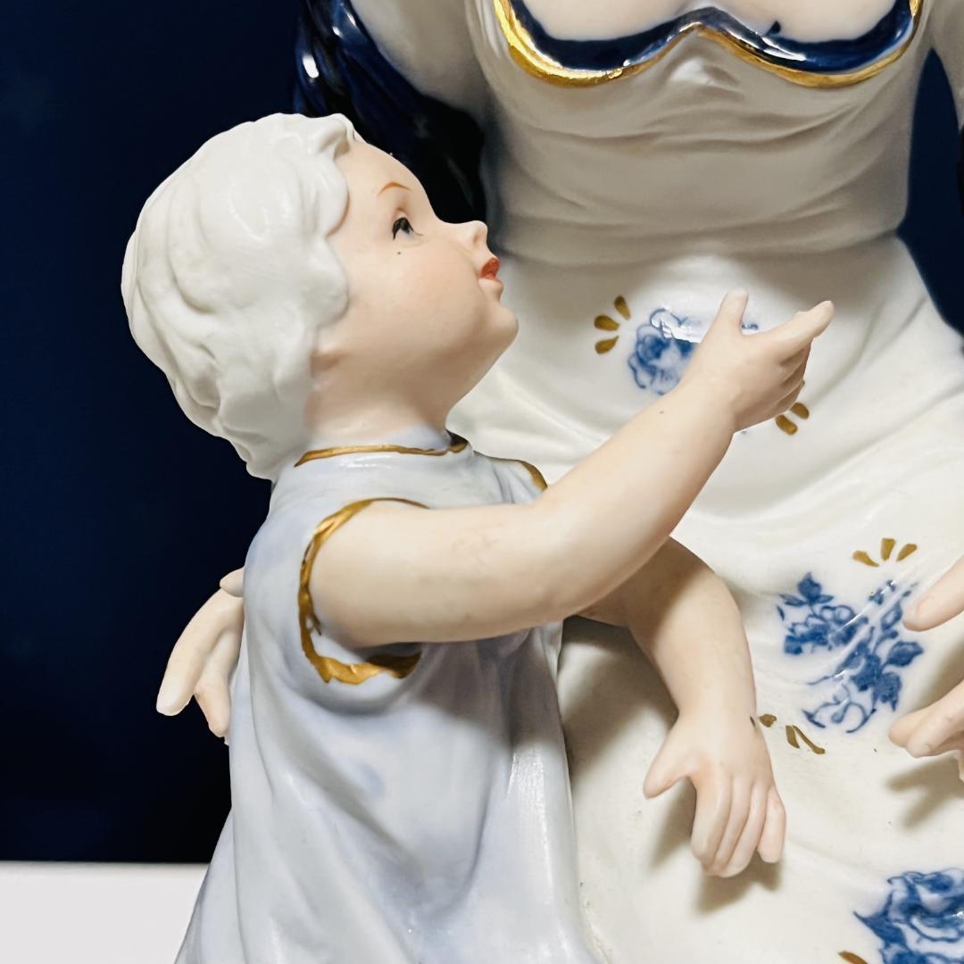  Crown 陶磁器 英国アンティーク・西洋磁器 母と子供 置物