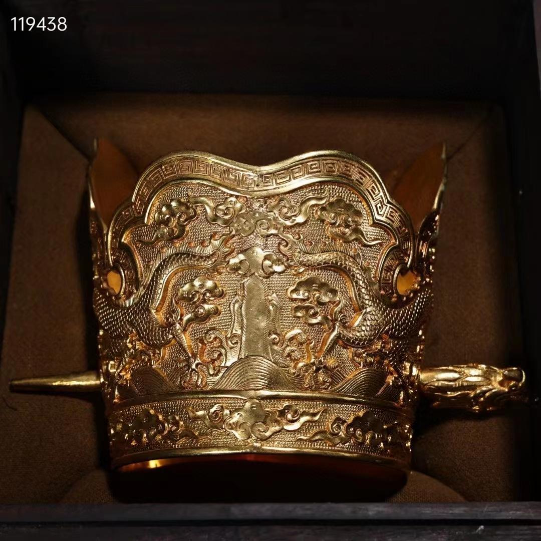 中国古美術· 珍品旧蔵収純銅高浮彫刻鎏金官帽,箱付き文房具·置物·賞物·稀少品
