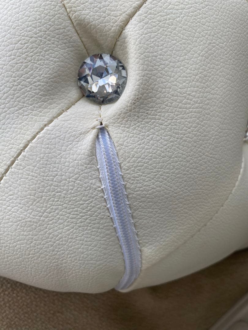 豪華なキラキラ♦️大粒ビジュー♦️高級 ホワイト スツール♦️オットマンにも♦️送料込