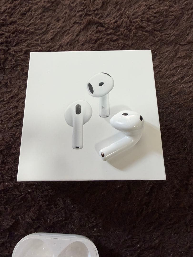 AirPods4本体 ホワイト 充電ケース付き