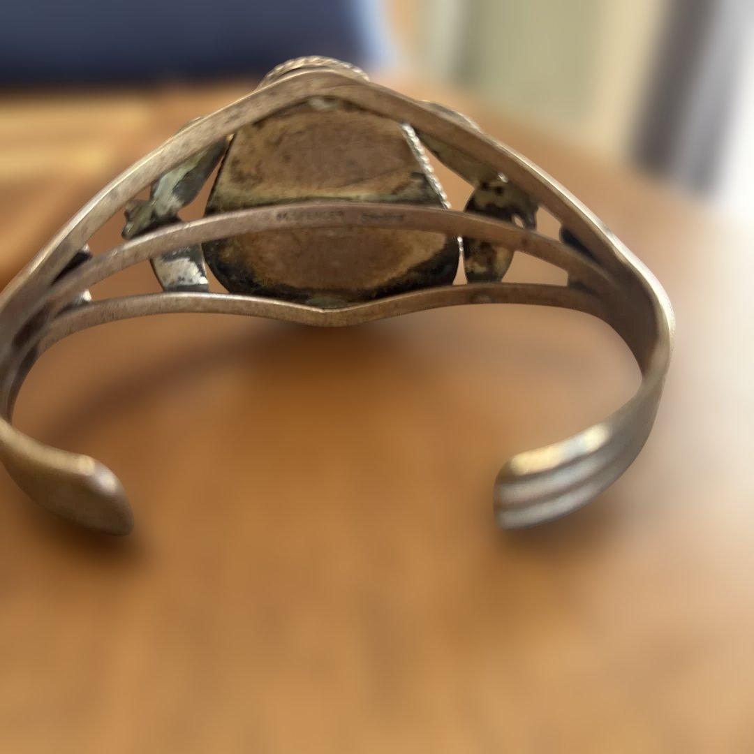 シルバー バングル 三角形の石 花の装飾