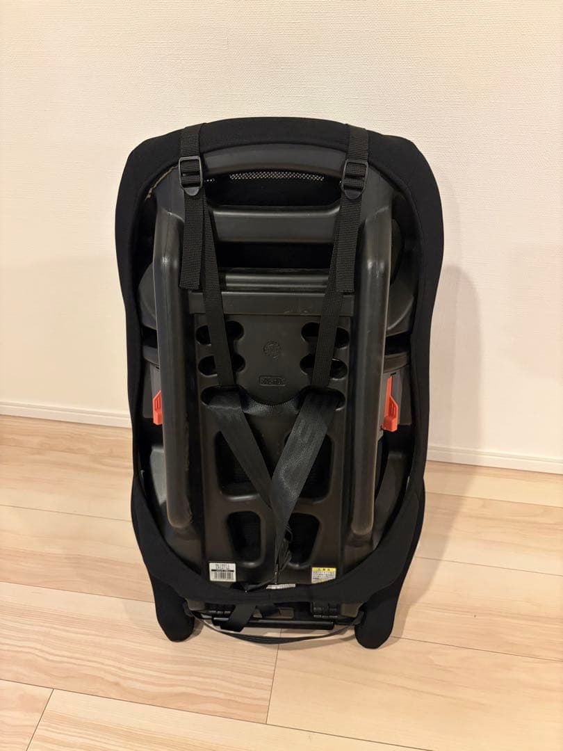 Combiコンビジョイトリップエアスルー GGブラックチャイルドシート