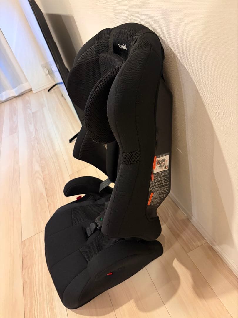 Combiコンビジョイトリップエアスルー GGブラックチャイルドシート