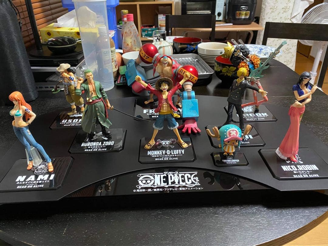 ワンピース　麦わらの一味　フィギュア