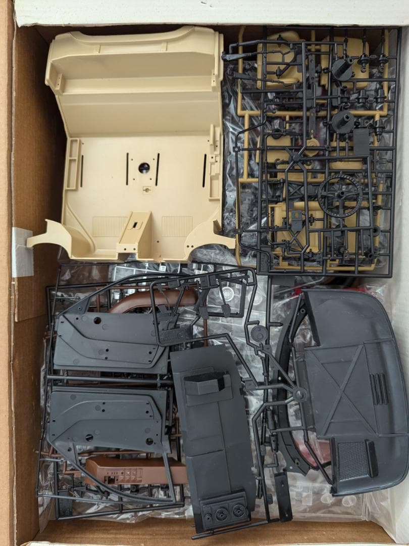 【希少品】POCHER フェラーリ 本体ダイキャスト製1/8スケール模型キット