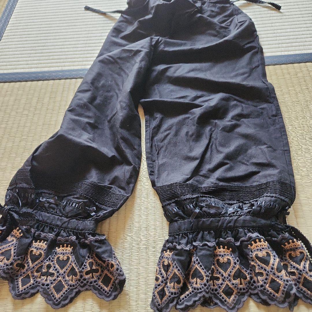 ガウチョパンツとスカート2点ものピンクハウスです。まとめて購入お願いします。