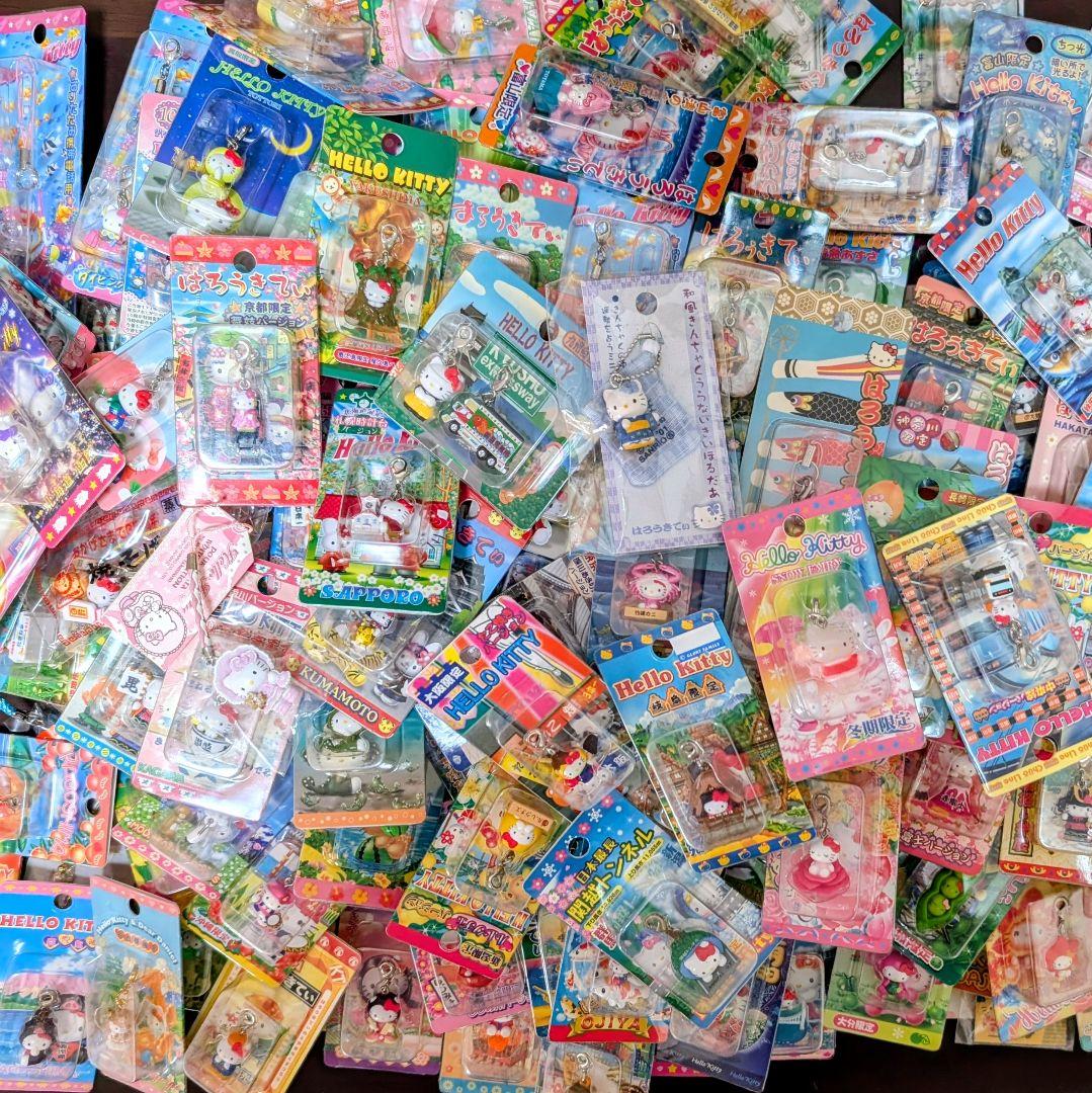 ハローキティ　ご当地キティ　ストラップ　201個おまとめ（ロリータ他）