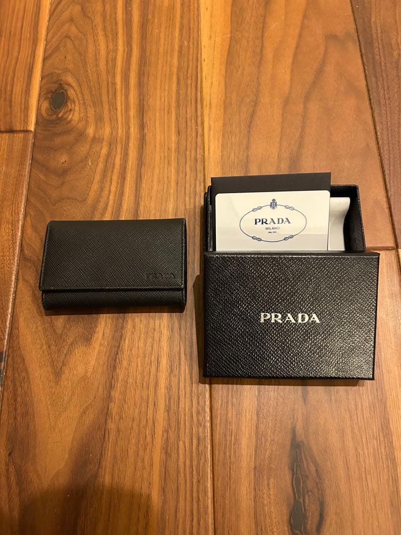 マ*ン様 ✴︎美品 PRADA プラダ キーケース 箱・ギャランティカード付き