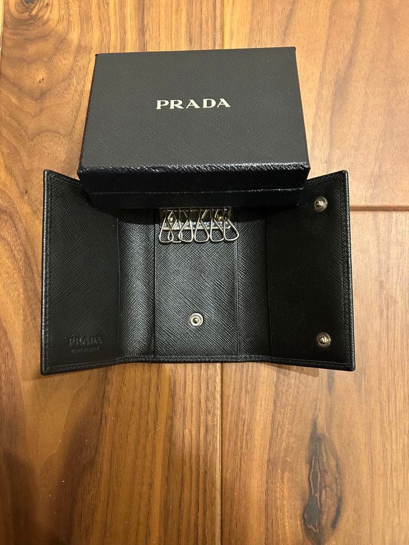 マ*ン様 ✴︎美品 PRADA プラダ キーケース 箱・ギャランティカード付き