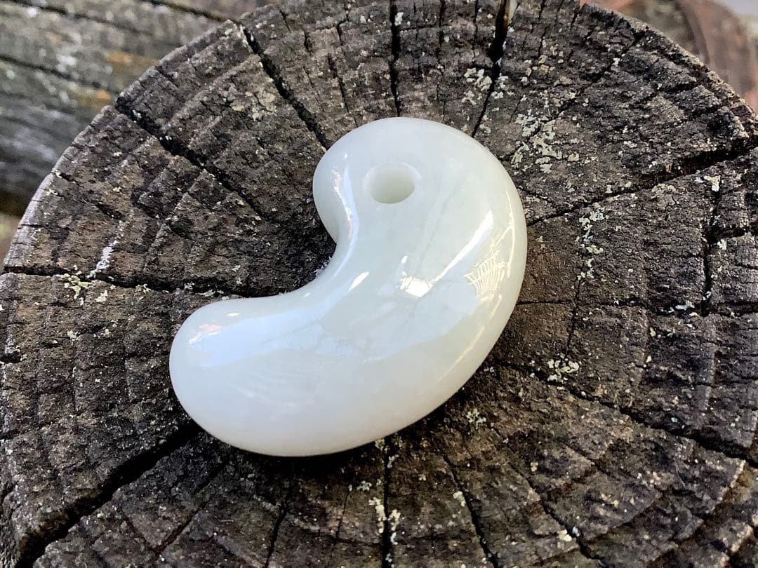 ✳極上品種のアイスジェイド氷　糸魚川翡翠勾玉　一生物の本物　お値段に自信　鑑別付