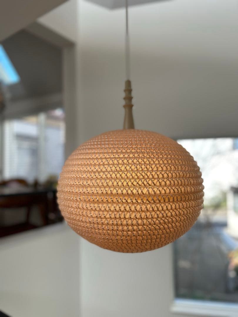 独60年代　Temde 漆塗り木材とファイバーグラス　ヴィンテージ・ペンダント