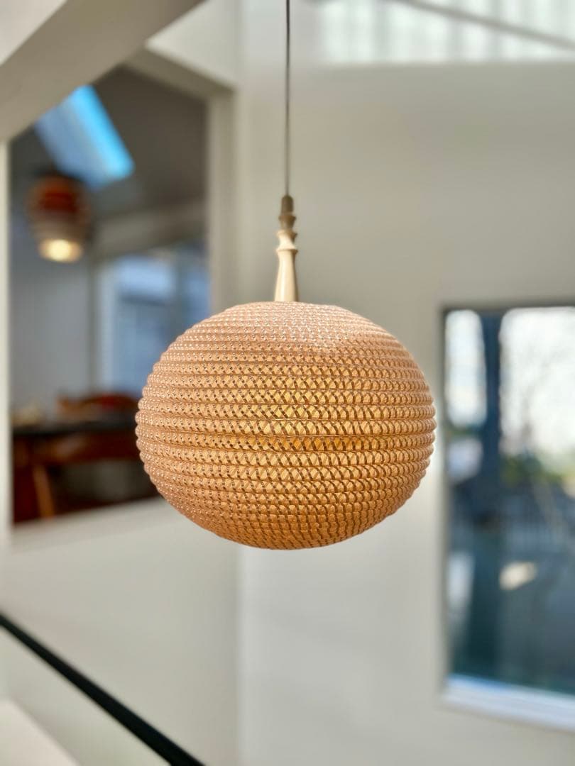 独60年代　Temde 漆塗り木材とファイバーグラス　ヴィンテージ・ペンダント