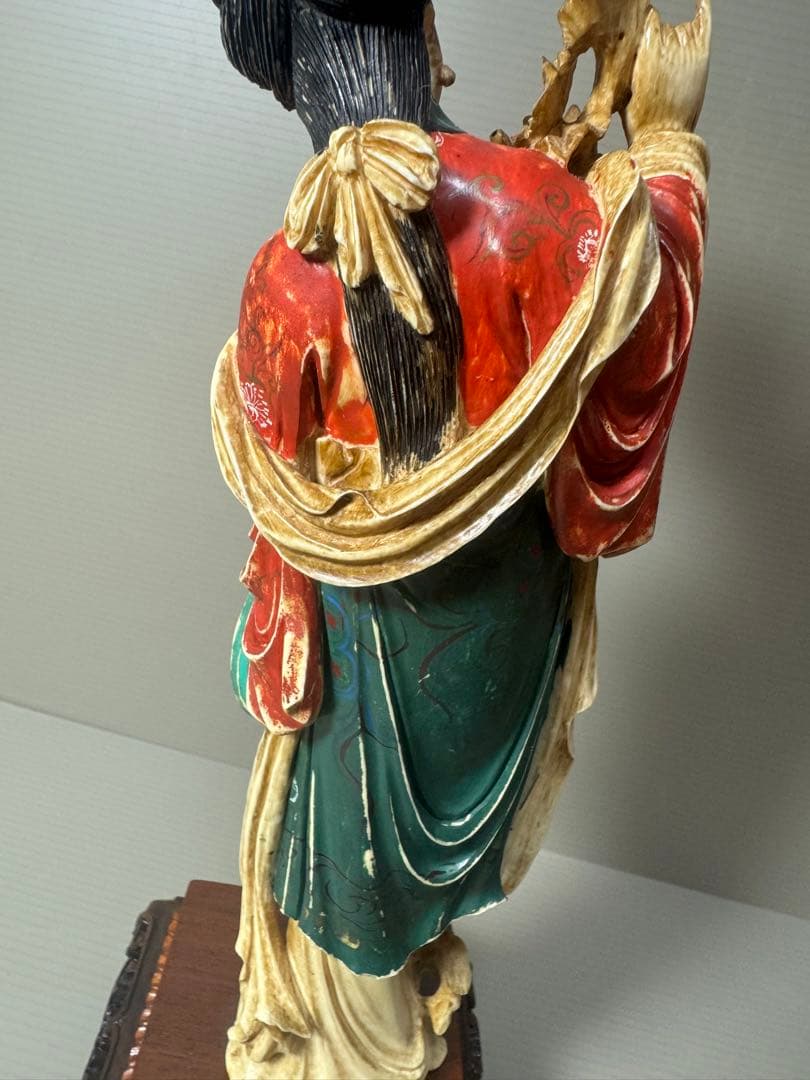 2104古美術品　細密彫刻女性像　置物　細密細工　骨董