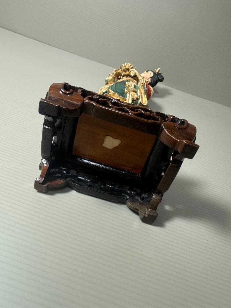 2104古美術品　細密彫刻女性像　置物　細密細工　骨董