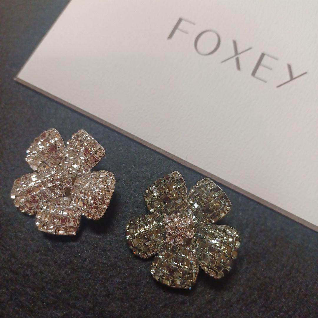 フォクシー　FOXEY　ブローチ　クリアー・グレー