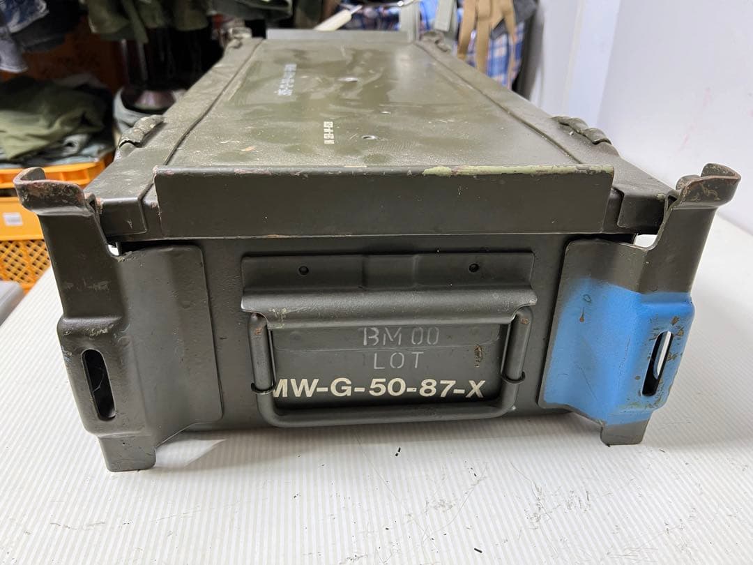 ミリタリー防水スチールケース（ビンテージ放出品）