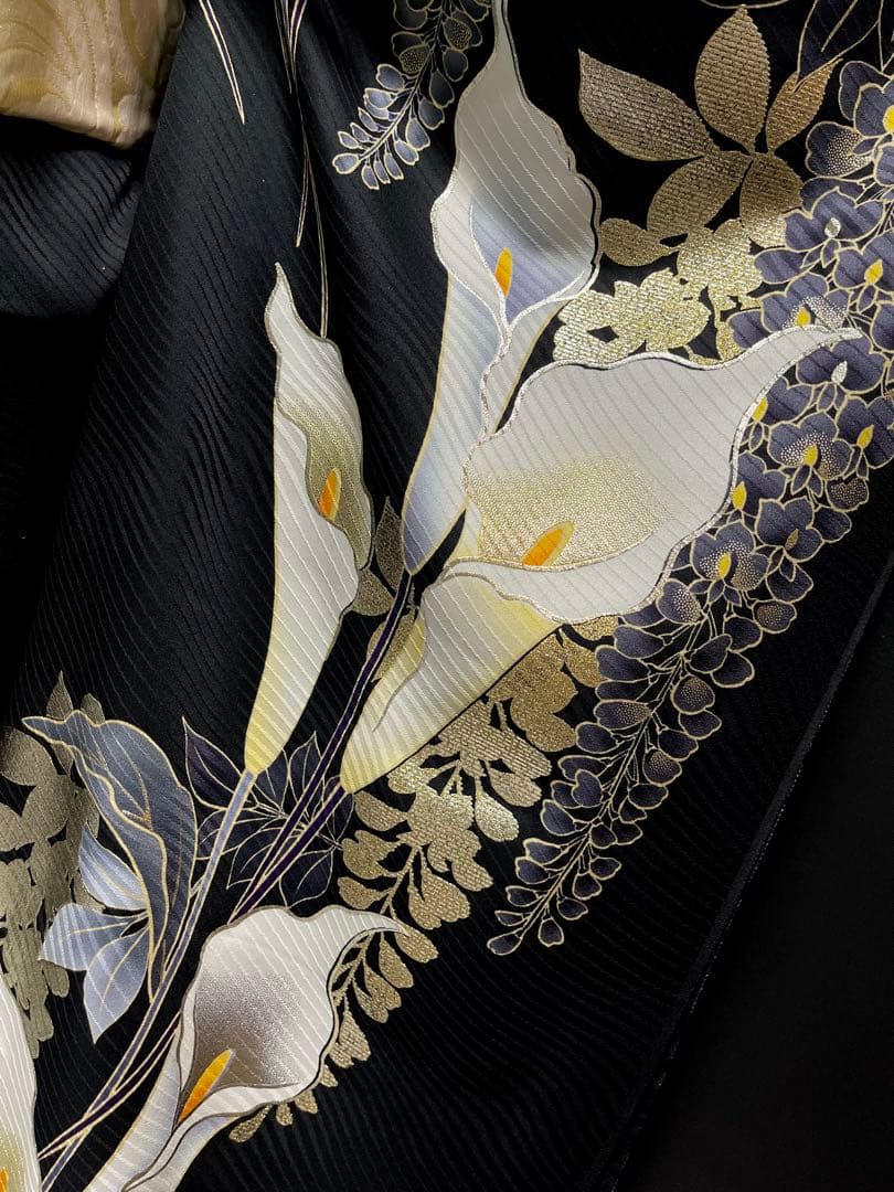 記憶に残る個性溢れる振袖【藤 カラー◆黒】ラインストーン 金 白 ブラック