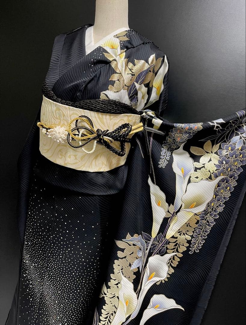 記憶に残る個性溢れる振袖【藤 カラー◆黒】ラインストーン 金 白 ブラック