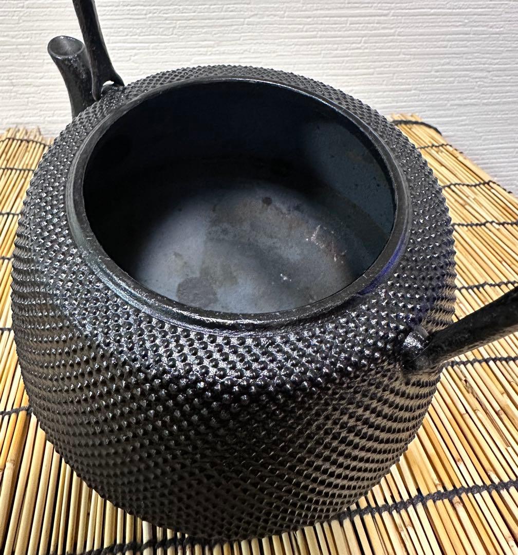 未使用品　南部岩鋳四代目清末作 　真作保証　１８型九重アラレ　南部鉄瓶