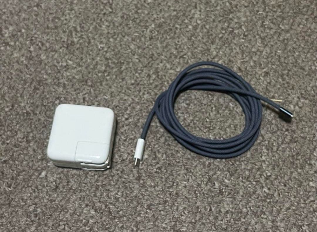 ぴ【プロフィール必読】 M2 MacBook Air 本体+充電器