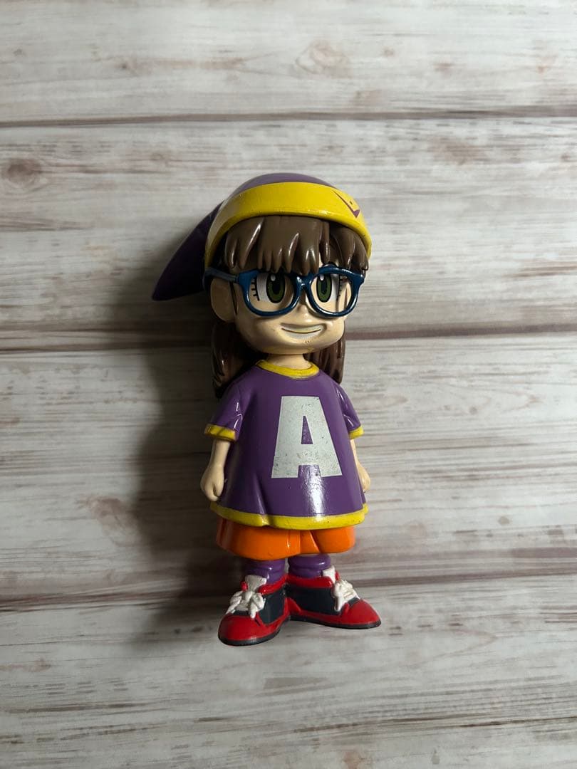 アラレちゃん　フィギュア 帽子・眼鏡付き