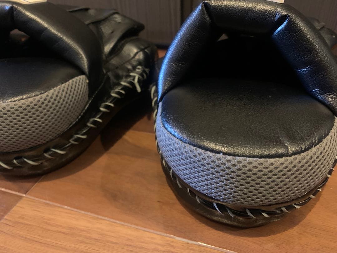 Winning パンチングミット 黒 フィンガーガード付き