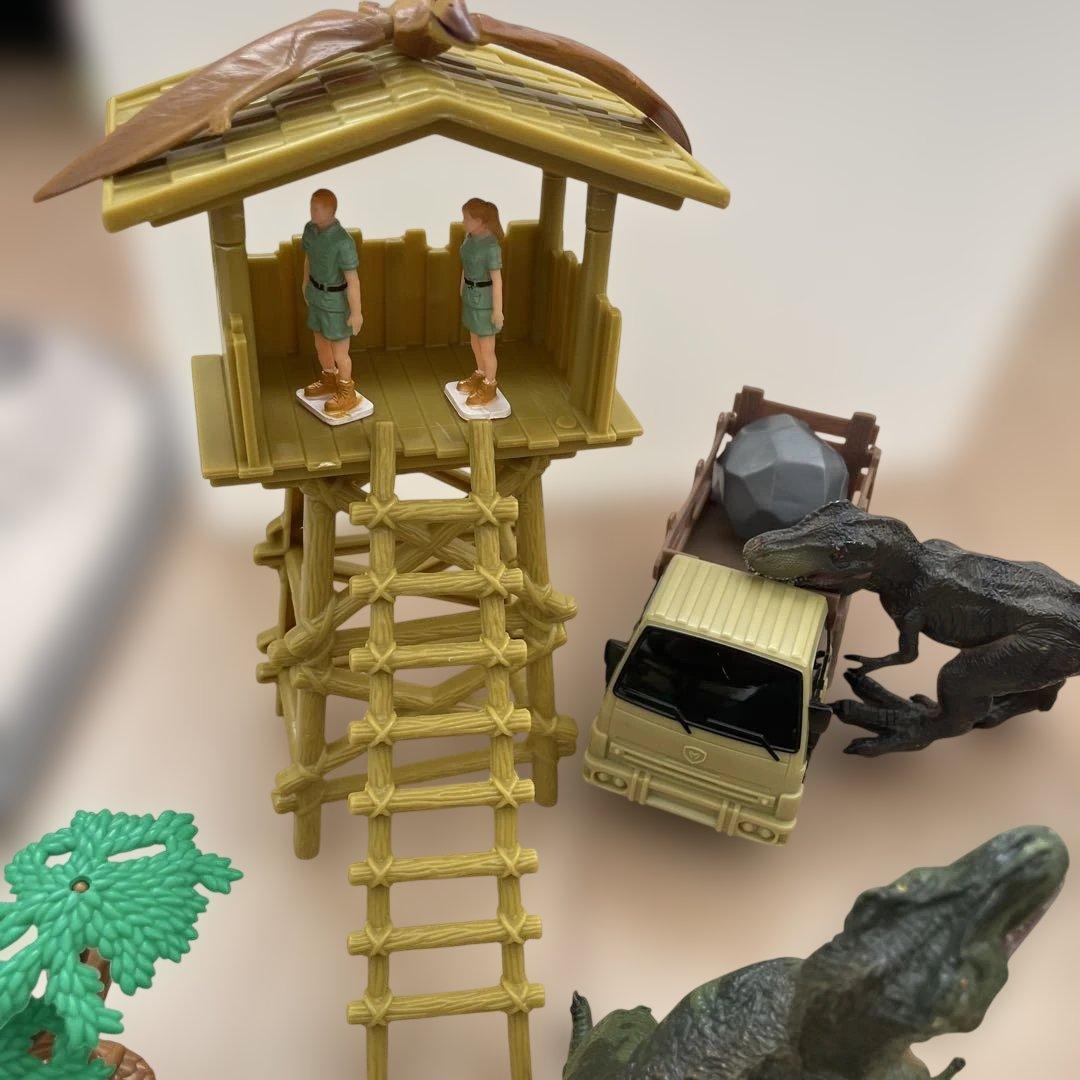 恐竜フィギュアセット 約46体程＋車や木など、動く恐竜あり