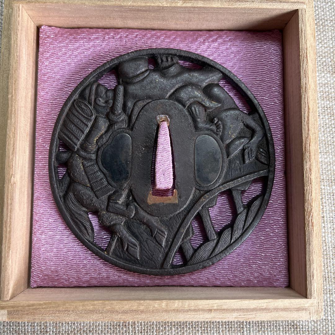 武者図透かし鉄鍔