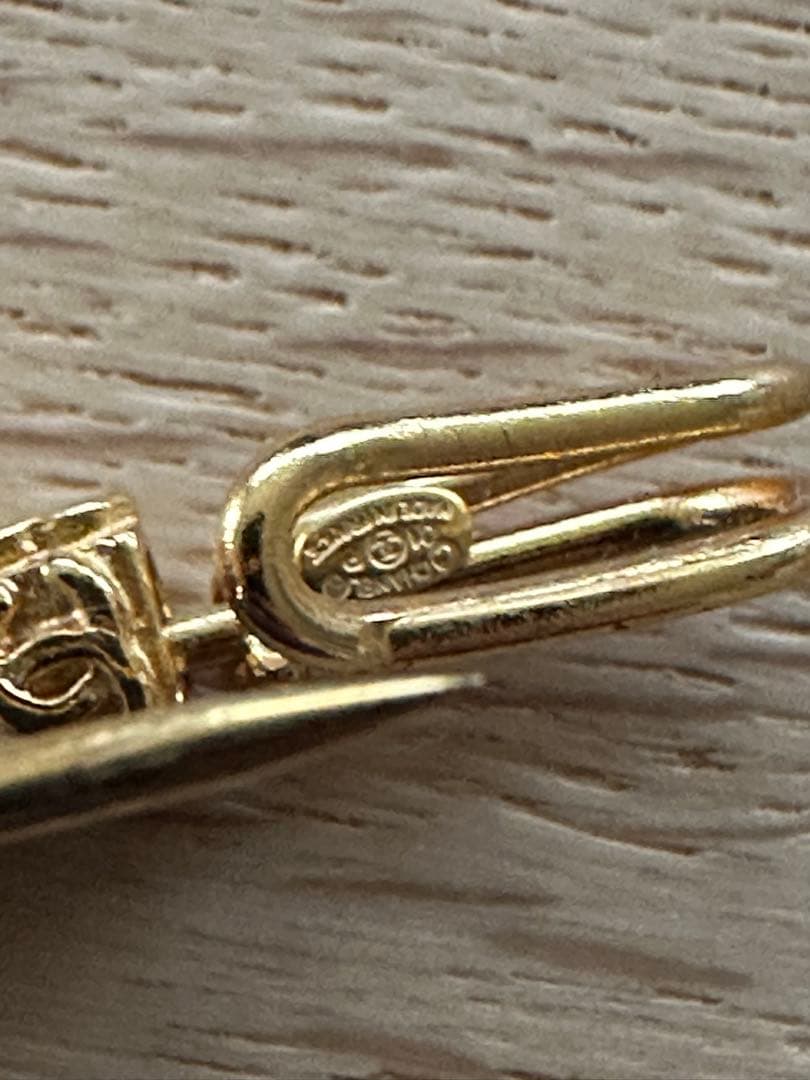 CHANEL ゴールドピンブローチ