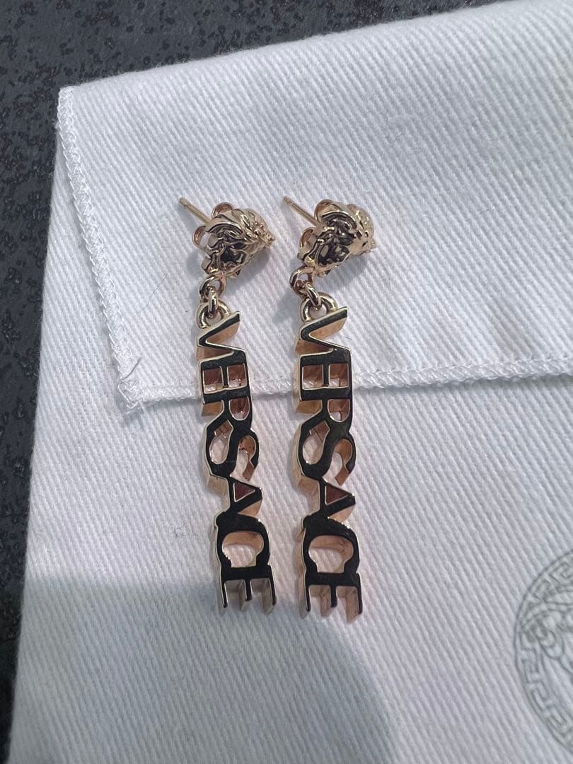 VERSACE ゴールド ロゴピアス