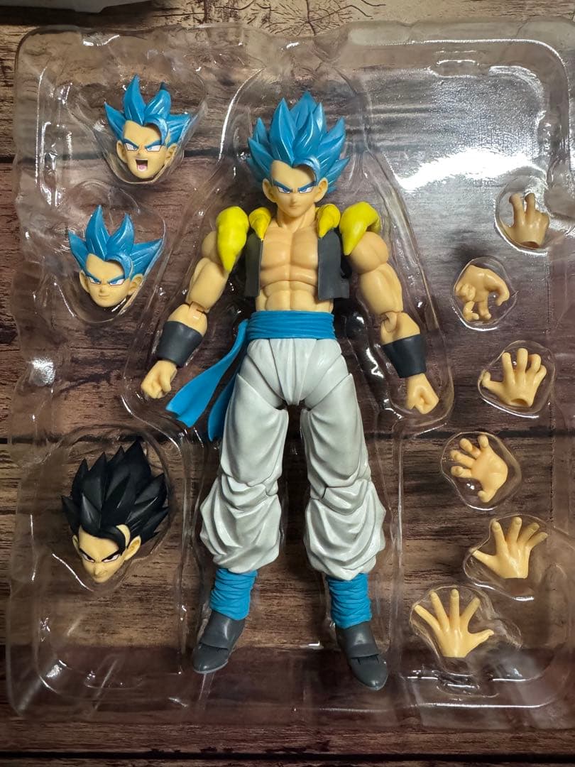 S.H.Figuarts 超サイヤ人ゴット超サイヤ人ゴジータ 可動フィギュア