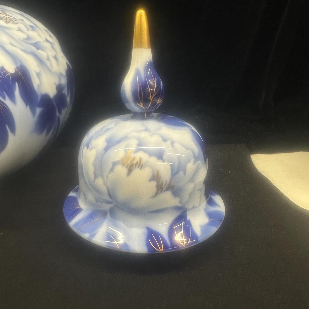 深川製磁　染付金彩牡丹紋　沈香壺　飾壺蓋付　宮内庁御用達 箱付き