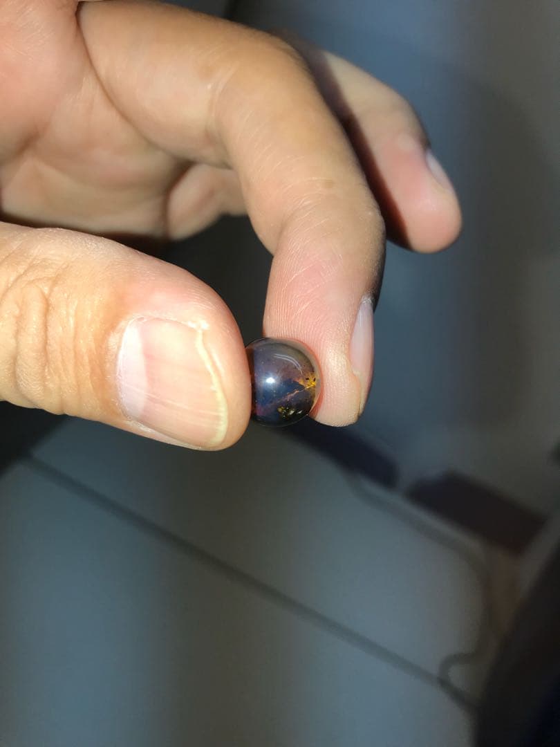 約 1cmの 珍しい ブラジル産 琥珀