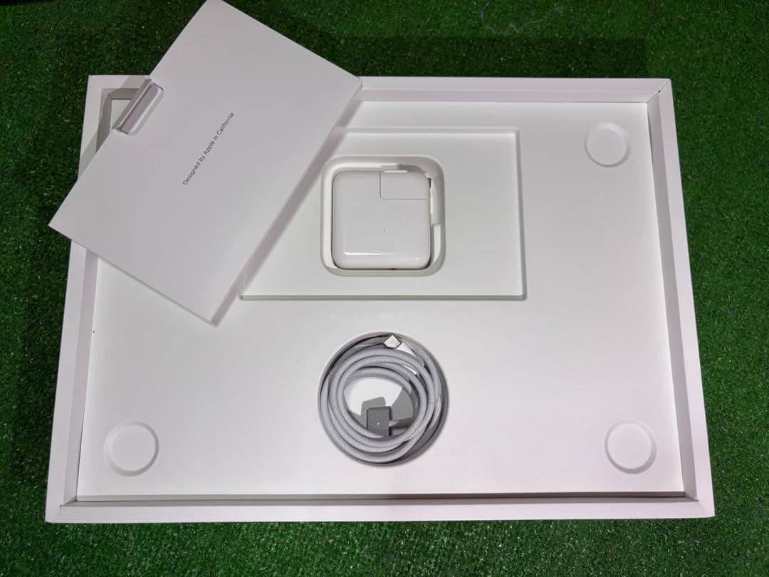 【期間限定値下げ】シルバー MacBook Ｍ2 SSD256GB メモリ8GB