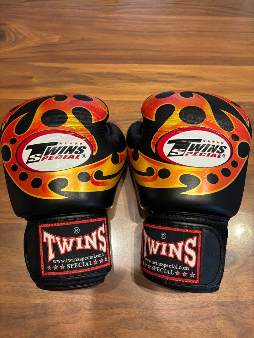 TWINS SPECIAL ボクシンググローブ 14 oz