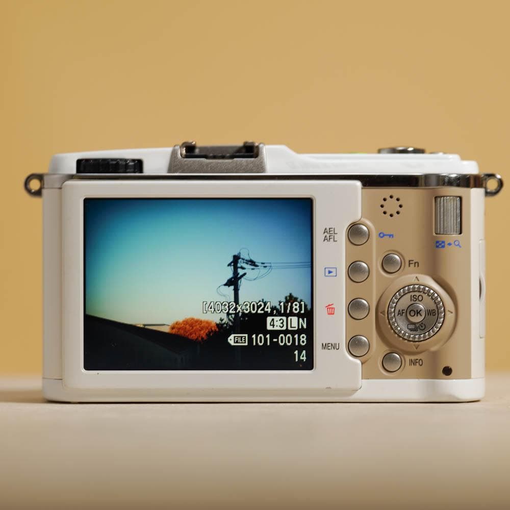 【写ルンです感覚のコンデジ】OLYMPUS PEN E-P1 24mm