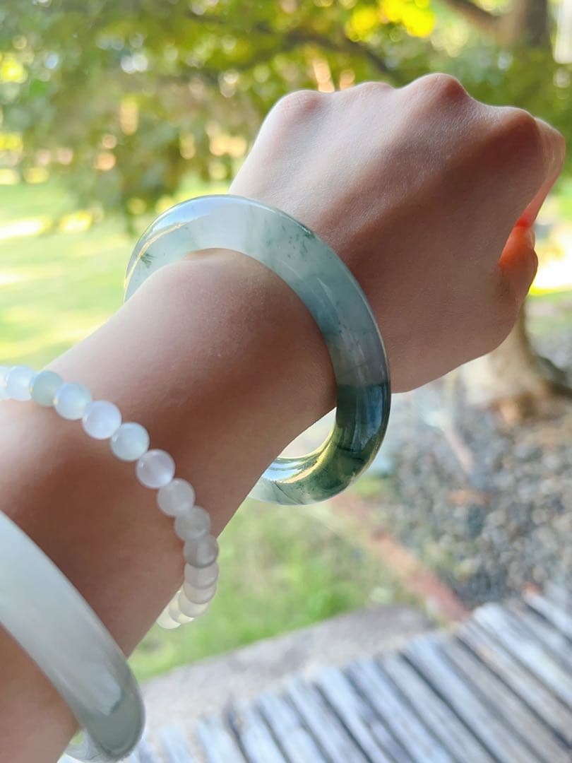 氷飄花　翡翠色バングル　新疆産天然天山翠玉　氷翠バングル　55.5 訳あり値段
