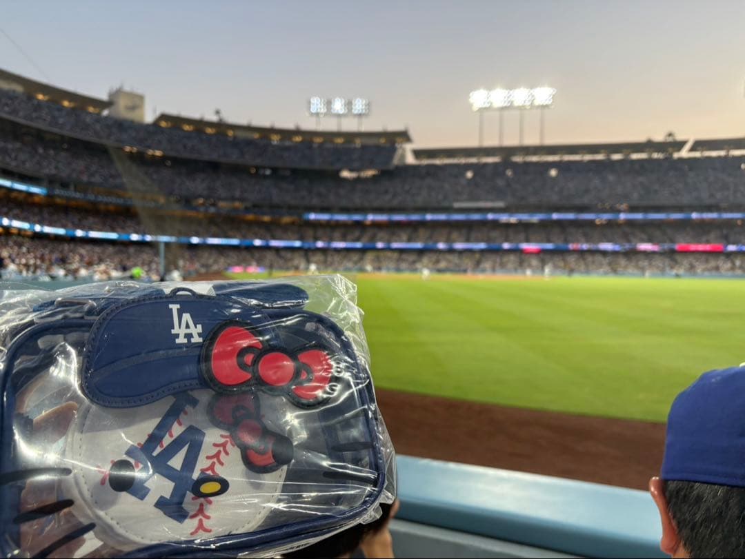 ハローキティ LAドジャース コラボケース②