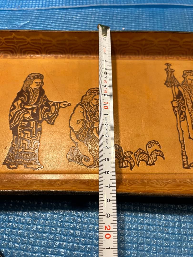 アイヌ民芸品、アイヌ革のトレイ、革のお盆、アイヌ小物入れ