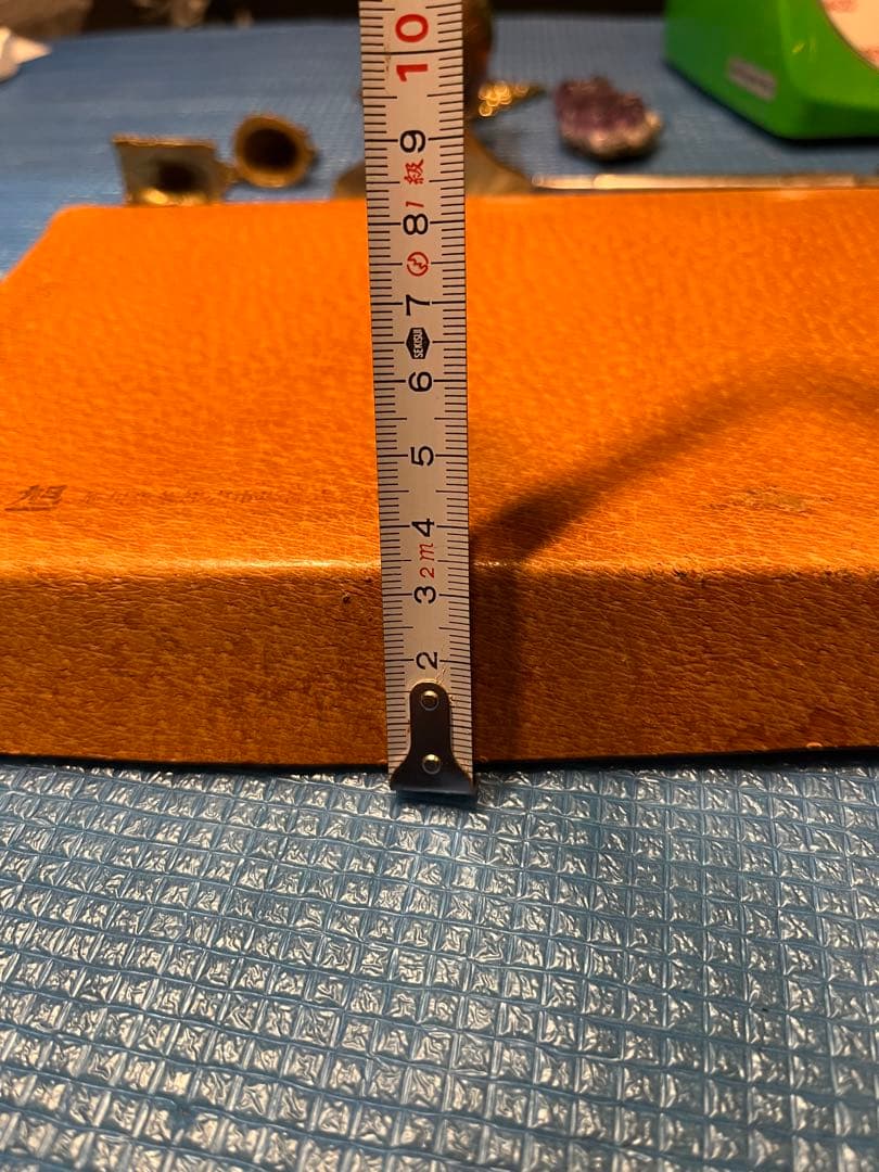 アイヌ民芸品、アイヌ革のトレイ、革のお盆、アイヌ小物入れ