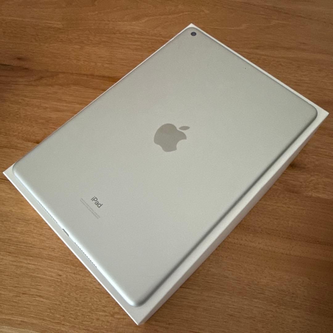 iPad 無印 第8世代 32GB シルバー 中古美品