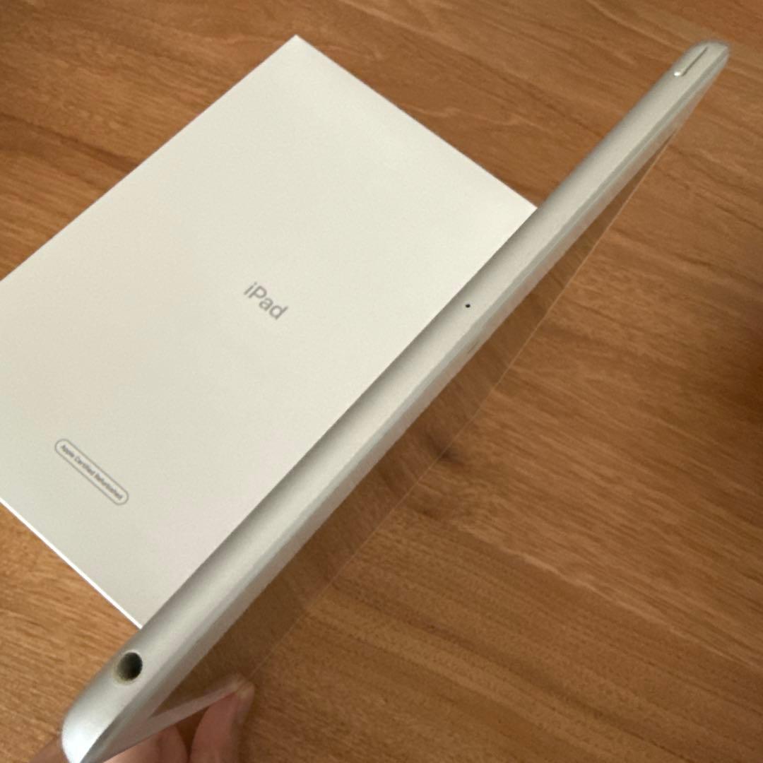 iPad 無印 第8世代 32GB シルバー 中古美品