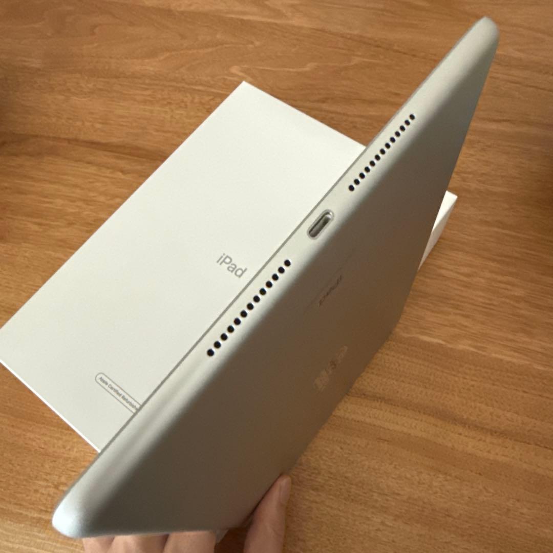 iPad 無印 第8世代 32GB シルバー 中古美品