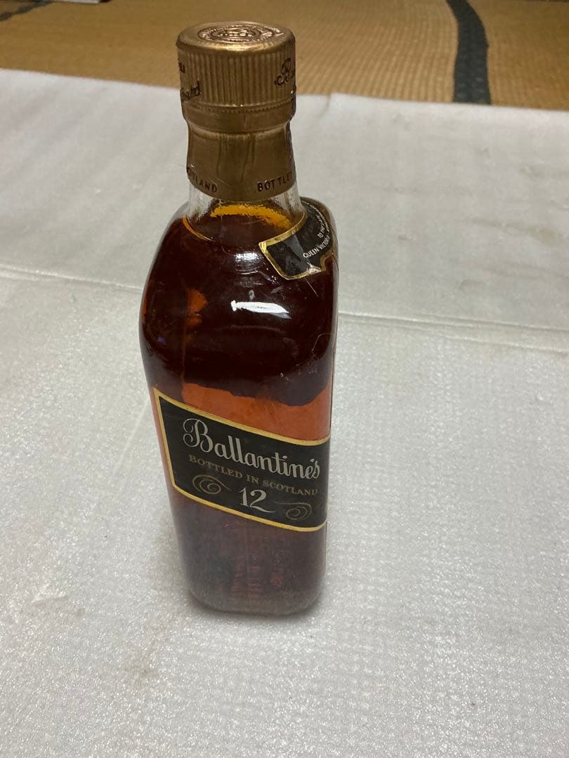 バランタイン12年VERY OLD スコッチウイスキー【ラベル傷あり】。