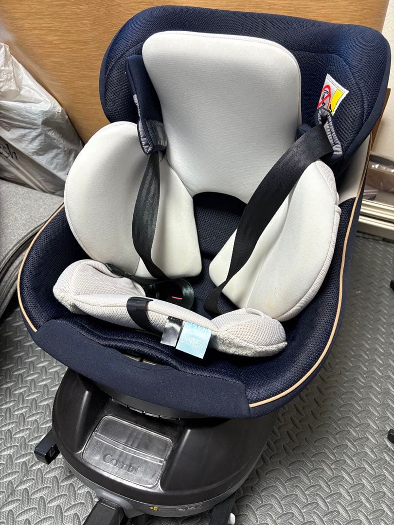 コンビ CG-UIG 車用チャイルドシート 0-18kg
