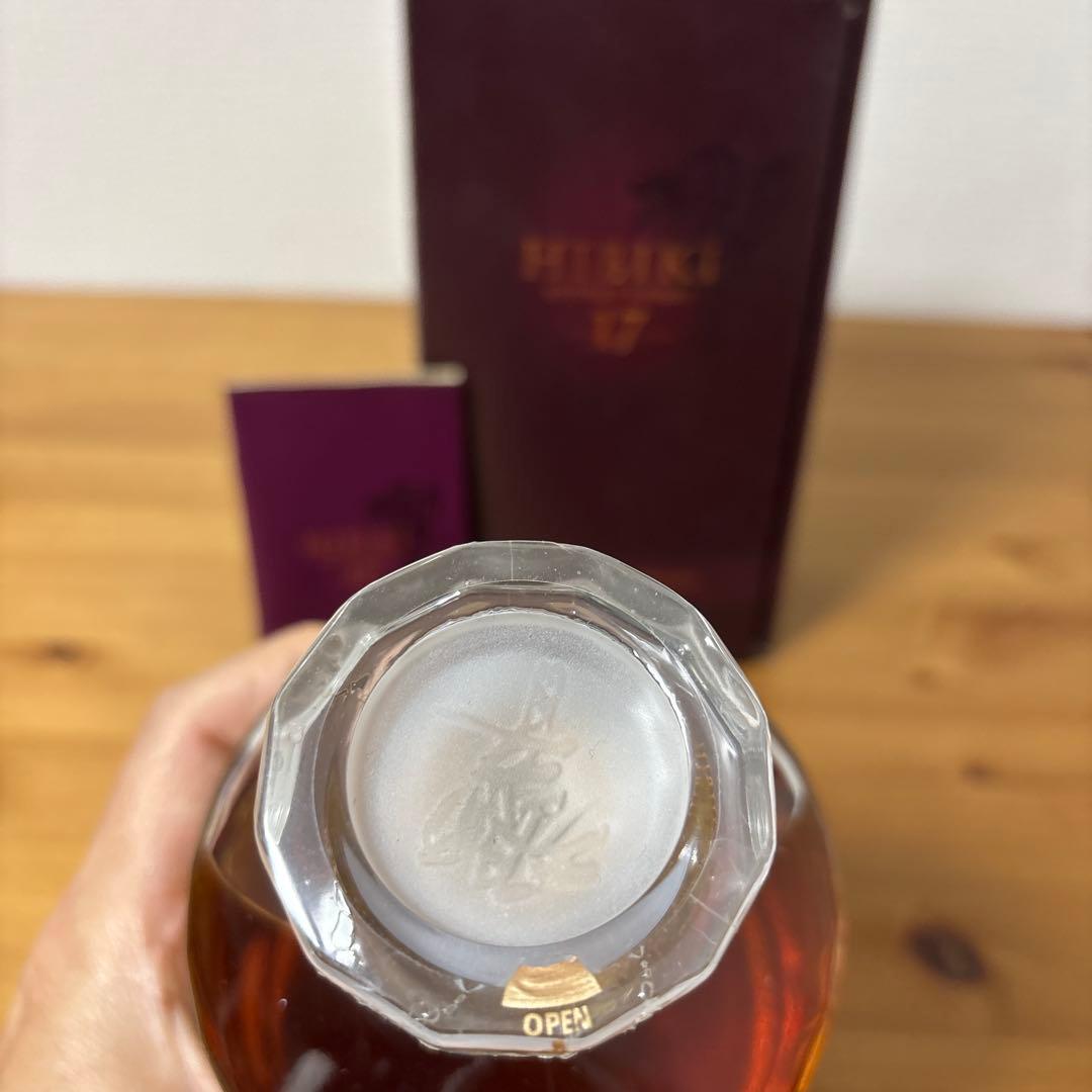 サントリーウイスキー　響17年　箱付　未開栓　終売品 ❽