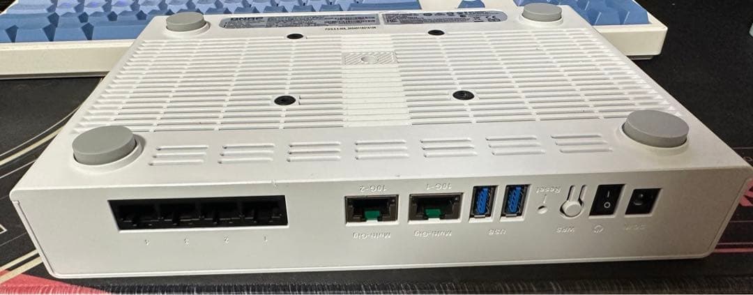 QNAP QHora-301W Wi-Fi6 10ギガ SD-WAN ルーター