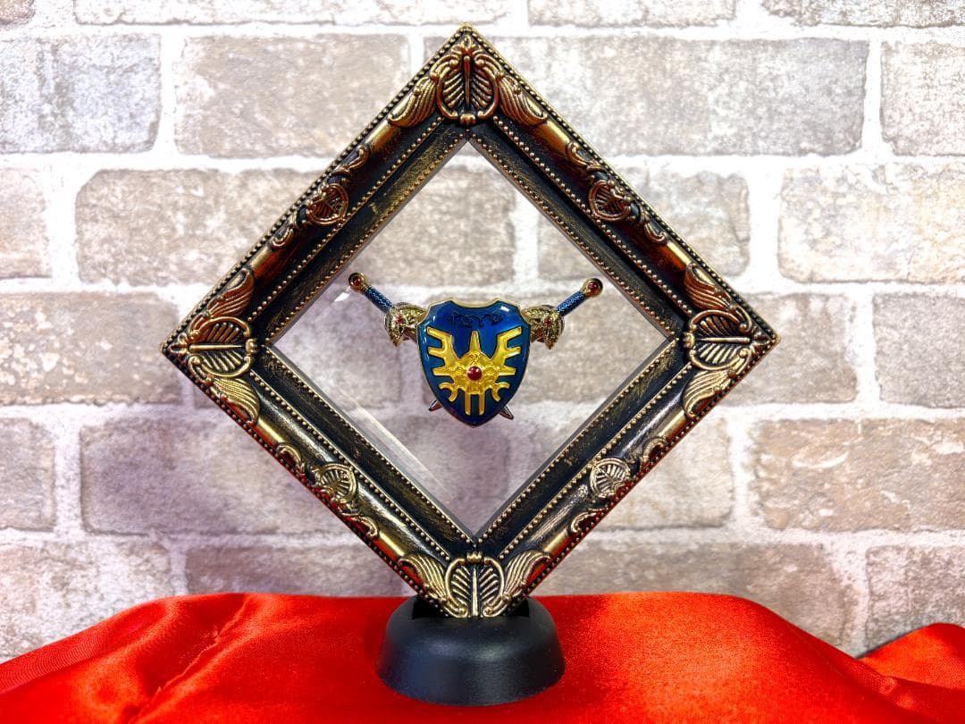 ドラゴンクエスト ロゴフィギュア＆各種ピンズまとめ売り