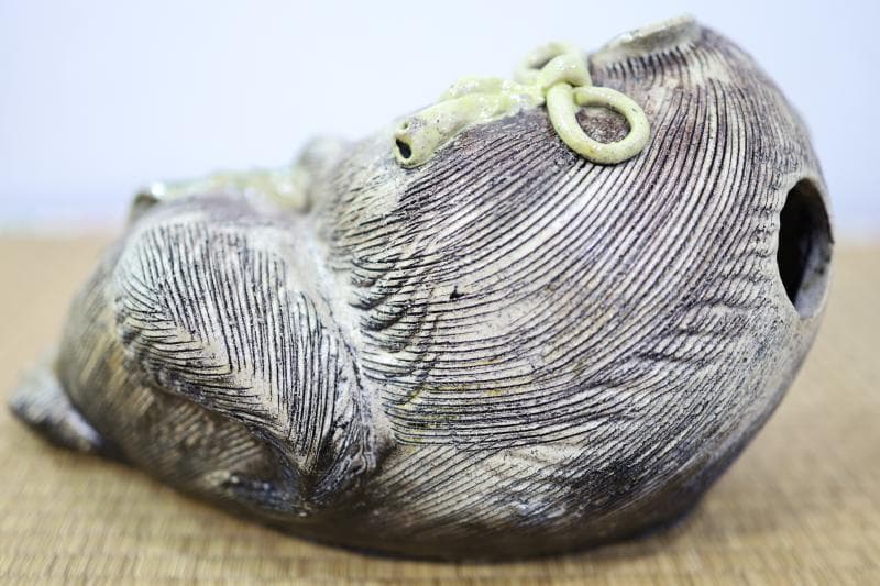 ◆信楽焼　珍しい女の狸さん　長さ32㎝ 　置物